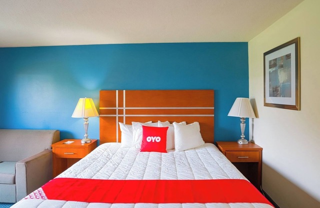 Explore Redwood Falls from Budget King Room w/Casino & Dining Nearby