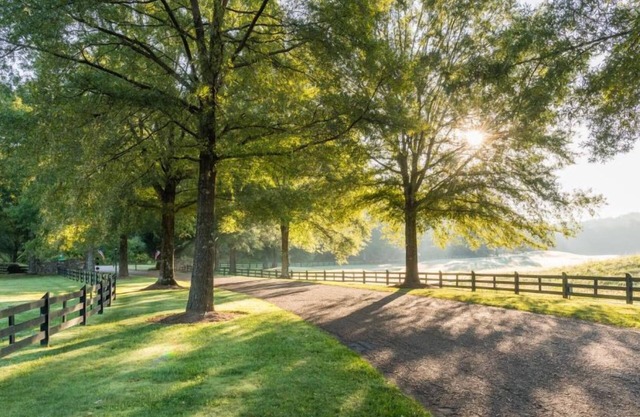 Explore Scenic Outdoors in 2 Cozy Cottages w/Pool, Spa & Golf access