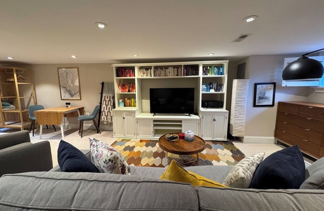 Explore Sights of Washington from Spacious Basement Apartment