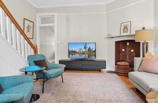 Explore Sydney from a convenient 3 Bedroom Unit