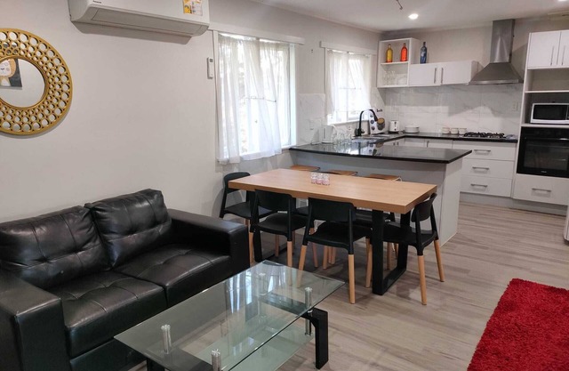 Explore the Affordable Auckland Vacation Rental in a Quiet Spot - SriPrasar 4BRM