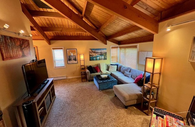 Exposed Beam 3BR Modern Mountain Retreat