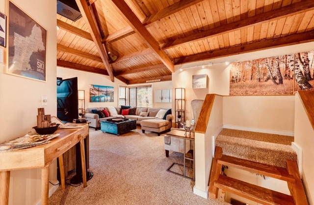 Exposed Beam Getaway - Heart of NH White Mountains
