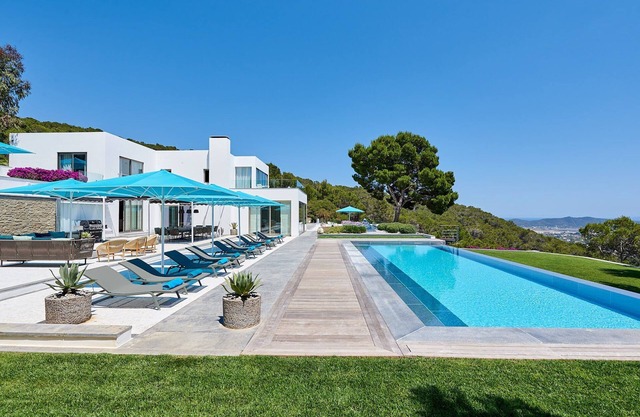 Exquisite Ibiza Villa | Villa Moody | 6 Bedrooms | Spacious Furnished Sun.
