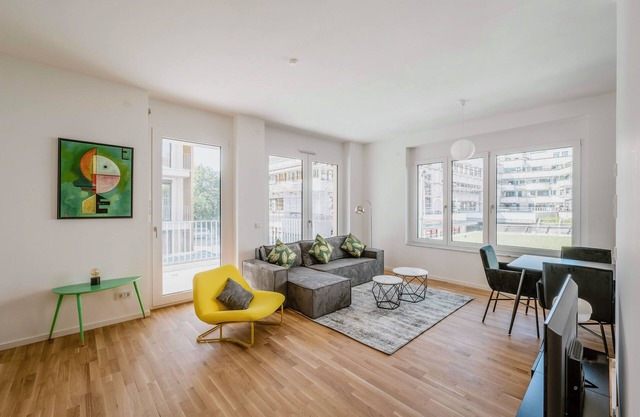 EXQUIS Luxus 2BR Apartment ETRO I Balcony I Family-friendly I Mercedes I Office