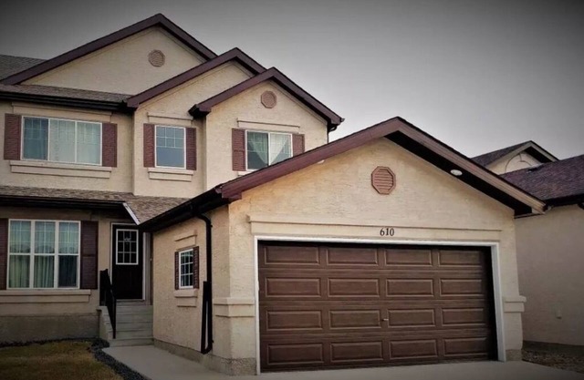 Exquisite 2 Bedroom Basement Suite