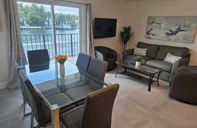 Exquisite 2 Bedroom 2 Bath Steps to the Beach!