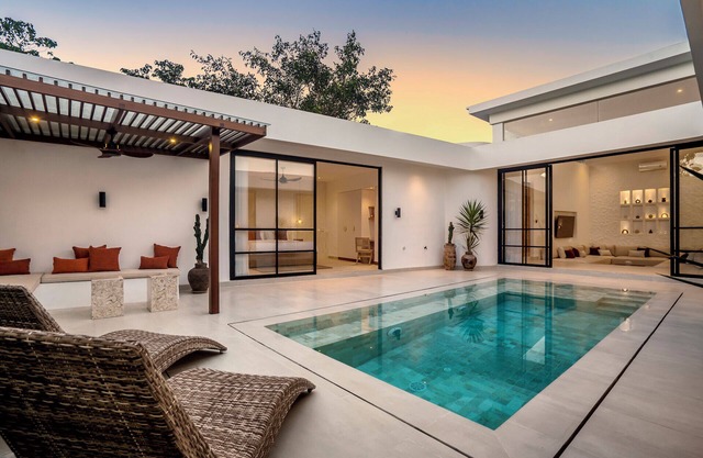 Exquisite 3BD Pool House Close to the Beach