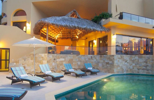 Exquisite 6 bedrooms fully staffed in exclusive gated community/private beach