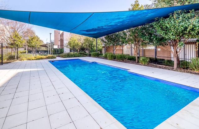 Exquisite Apartment with BBQ and Pool, near Shops
