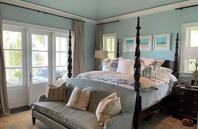 Exquisite Bay front Estate, dockage 100' boat, LG pool, close to town and beach.