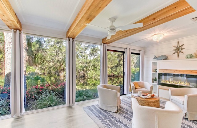 Exquisite Lagoon Villa Only 8-Minute Walk To Beach!