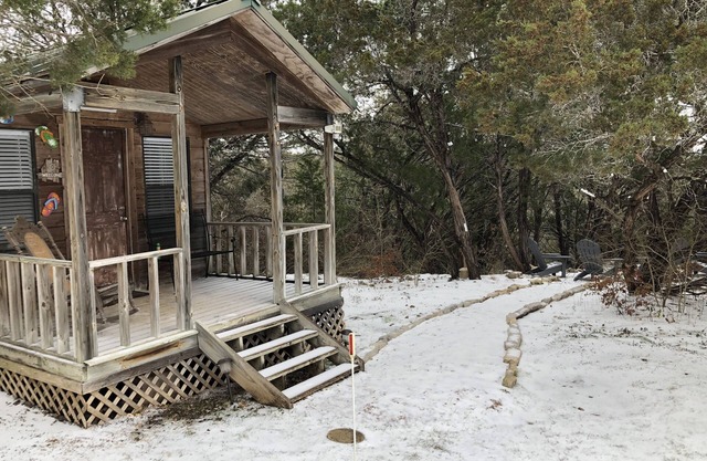 Exquisite lakeside views in a tranquill, quiet setting!