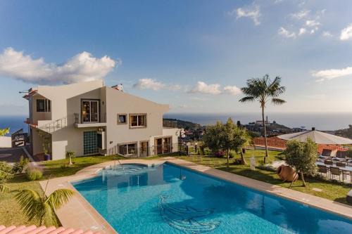 Exquisite Madeira Villa Villa Funchal Belair 4 Bedroom Panoramic Sea View Heated Pool Hot-Tub