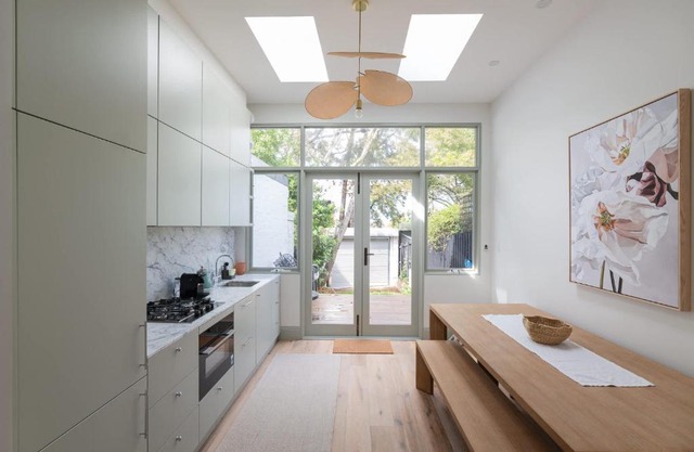 Exquisite Modern 3 Bed Home in Newtown w Parking