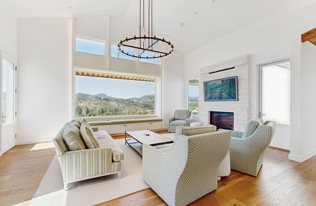 Exquisite modern getaway with private hot tub & pool + large deck w/valley-view