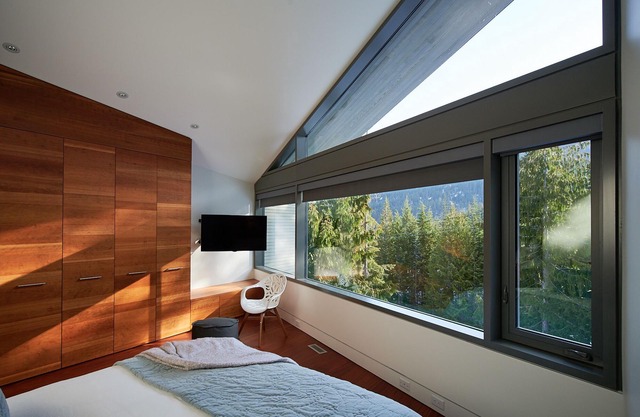 Exquisite Modern Home on Whistler Mountain - SKI/IN OUT BIKE IN/OUT
