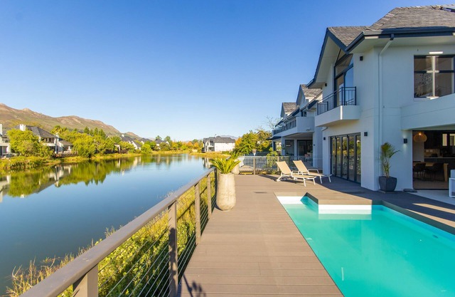 Exquisite Pool House on Pearl Valley Golf Estate - secure and exclusive