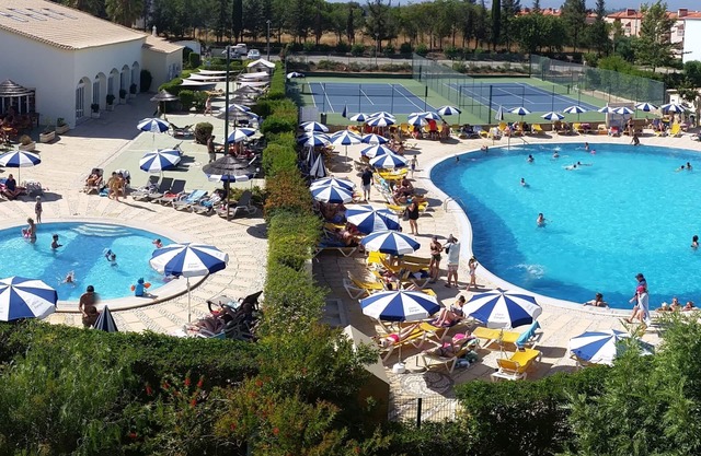 Exquisite Poolside Apt at the fabulous Oasis Parque. Unlimited WiFi IPTV etc