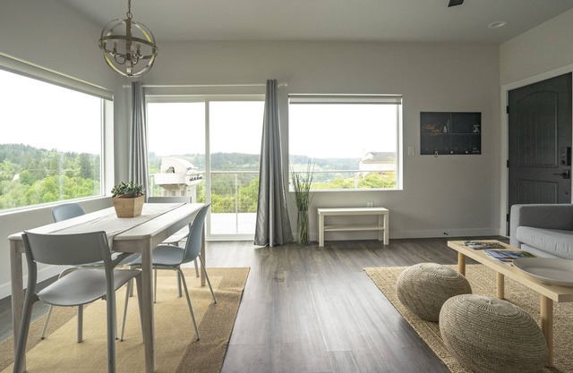 Exquisite Shipping Container-Style Cottage with Valley Views