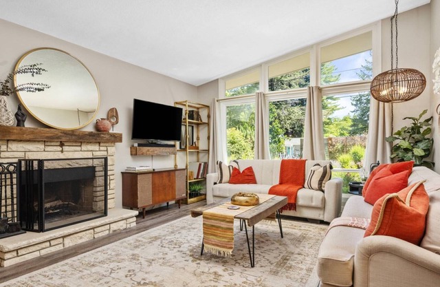Exquisite Single Level Getaway, Pet Friendly, Gorgeous Outdoor Seating Area, Game Room, Toys, BBQ