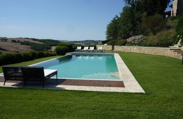 Exquisite Umbrian Farmhouse, w Guest House, Infinity Pool