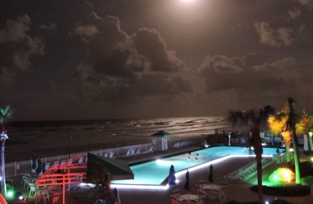 Extraordinary view! Separate living room! We have full beach access and pool!