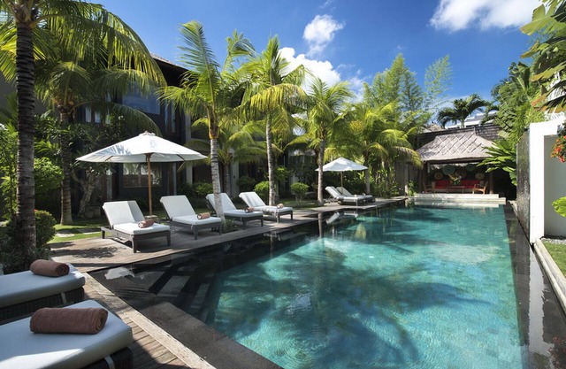 Extravagant 6BR Villa, Stunning Swimming Pool To Enjoy The Summer Air!