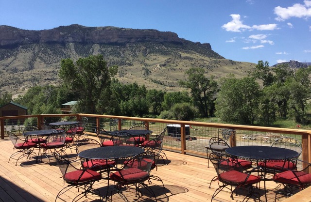 Eycat Lodging Company