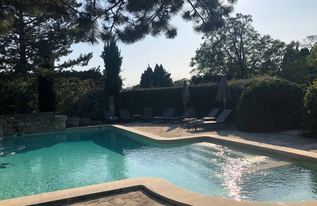 Eygalières, Charming Mas Provençal with swimming pool in the heart of nature.