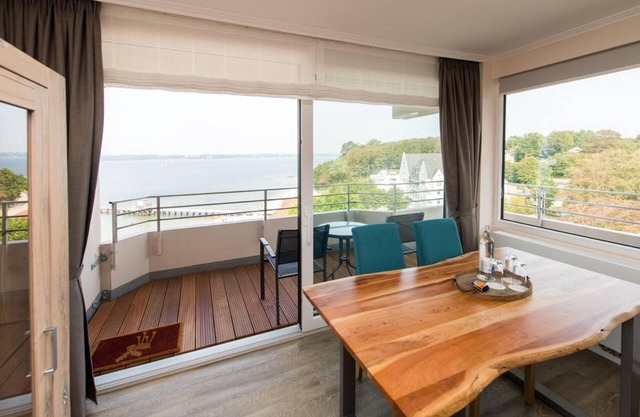 Förde-Lodge - 6th floor, water view, balcony, elevator, washing machine, shower, TV