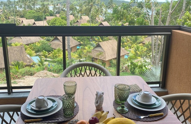 Flat on the famous Carneiros beach. Seaside condominium. Neighbor to the little church.
