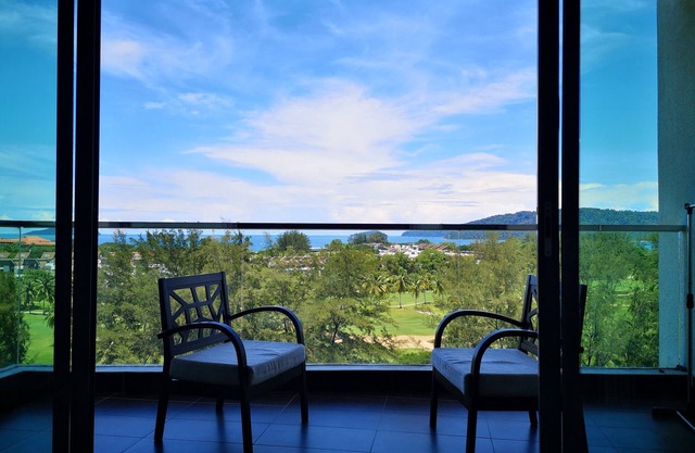 F-Zen Suite - The Loft Imago - SeaView + Sunset View Condo