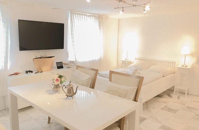 F10 APARTMENTS Roth
