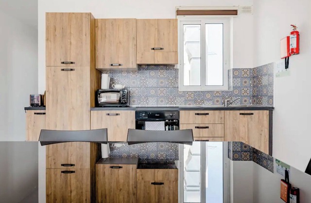 F12 Modern and Bright Apartment for 5 People