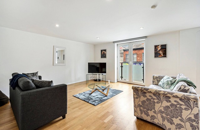 Fab 2 bed | Central Altrincham | Pass the Keys | Pass the Keys