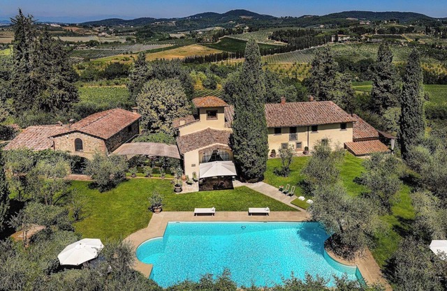 FABULOUS 9BR-8.5BA VILLA W PRIVATE HEATED POOL, IN PRIME LOCATION NEAR FLORENCE!