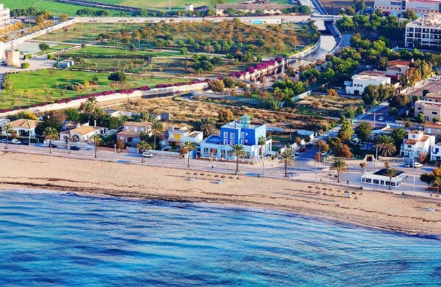 Fabulosa Villa del Mar! en Primera Línea de Playa!