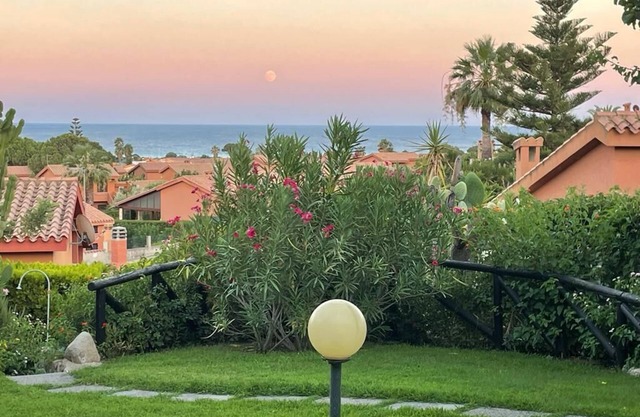 Fabulous 2-bedroom cottage close beach with AC in Costa Rei