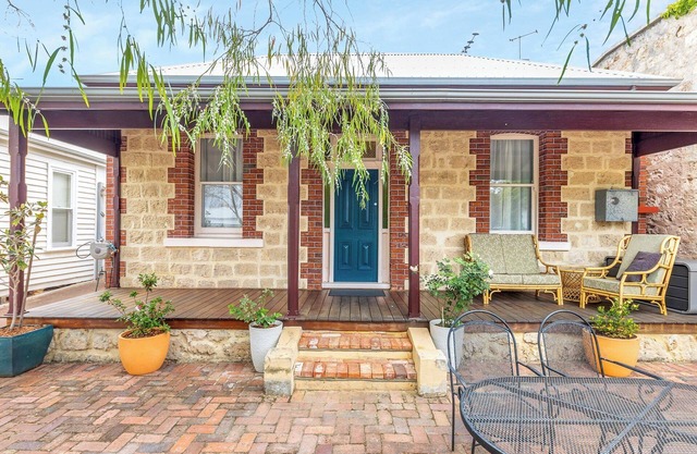 Fabulous 2BR close to the heart of East Fremantle - walk to the river