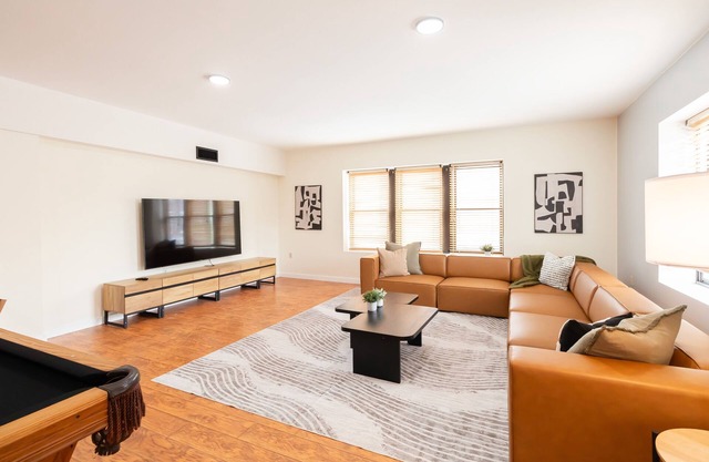 Fabulous 3 Bed/2 Bath in Tremont w/Parking