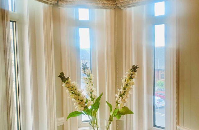 Fabulous 3 Bedroom Apartment Town Centre