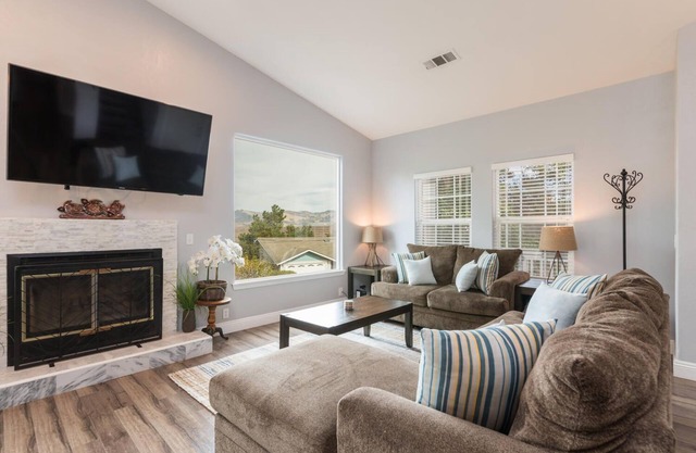 Fabulous 4 Bed/3 Bath Rental on Lodge Hill! Updated, Charming & Pet-Friendly!