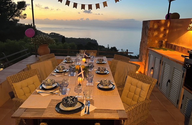 Fabulous 4-bedroom sea view villa with Pool, AC, WiFi in beautiful Deià