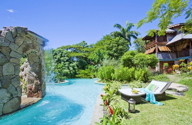 Fabulous 5 bedroom villa close to the beach in St Lucia