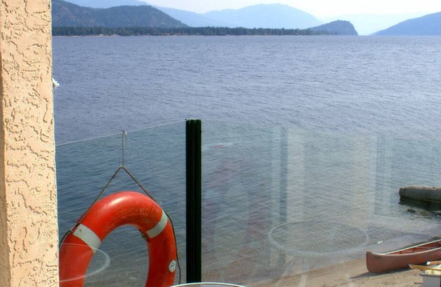 Fabulous Boathouse on the Shuswap - ideal for a Family or Romantic Getaway!