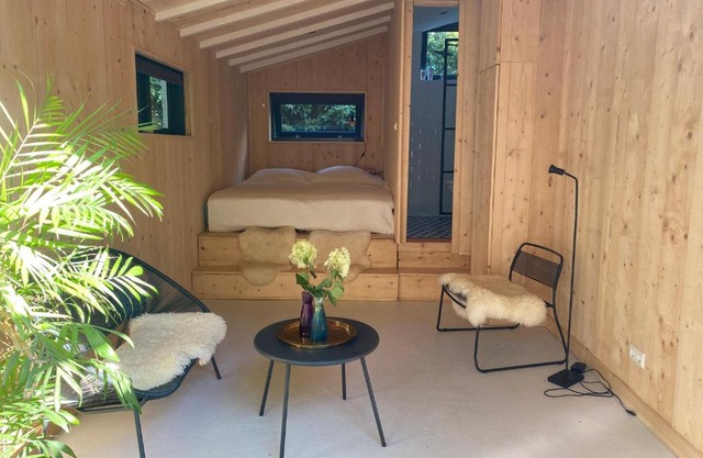 Fabulous F1 B&B