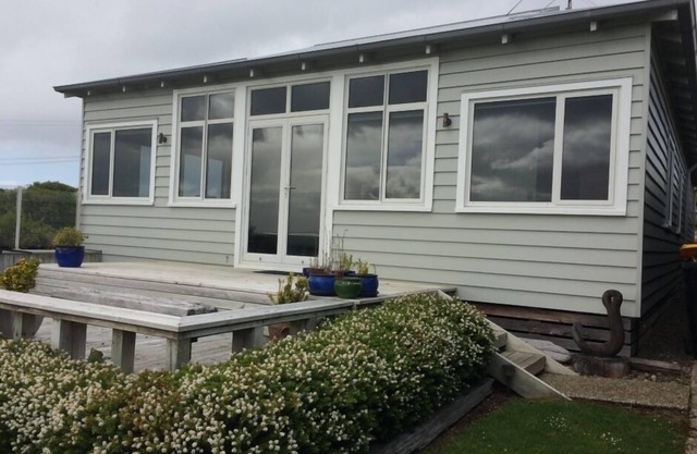Fabulous holiday home with sea views for miles
