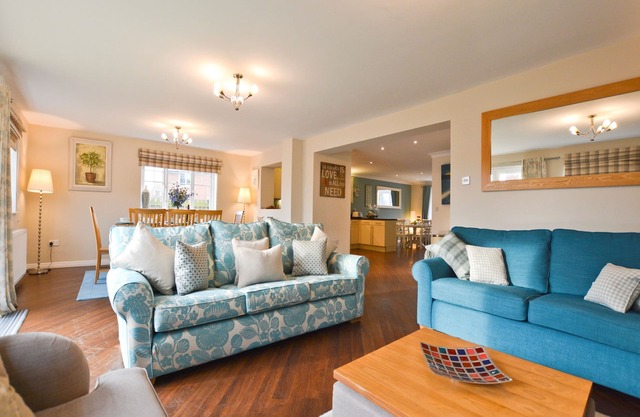 Fabulous house in wonderful location just minutes from a spectacular beach!nn