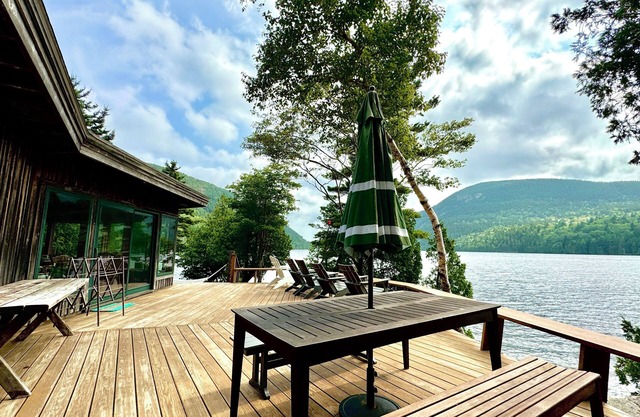 FABULOUS LONG POND LAKEFRONT COTTAGE ON MOUNT DESERT ISLAND!